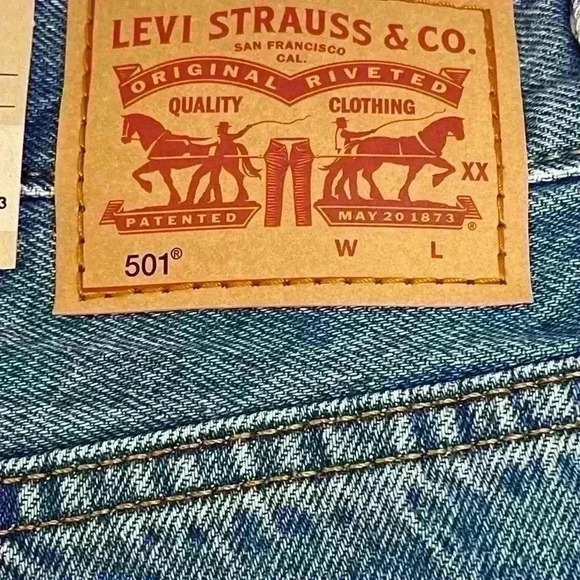 NWT Levi’s 501 Short The Original Jean Denim Western Style High Rise Fitted 34 - Picture 5 of 10